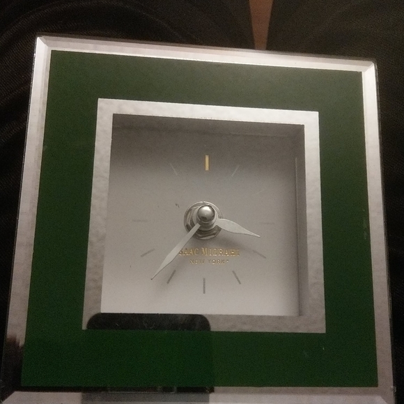 A clock - Picture 1 of 1